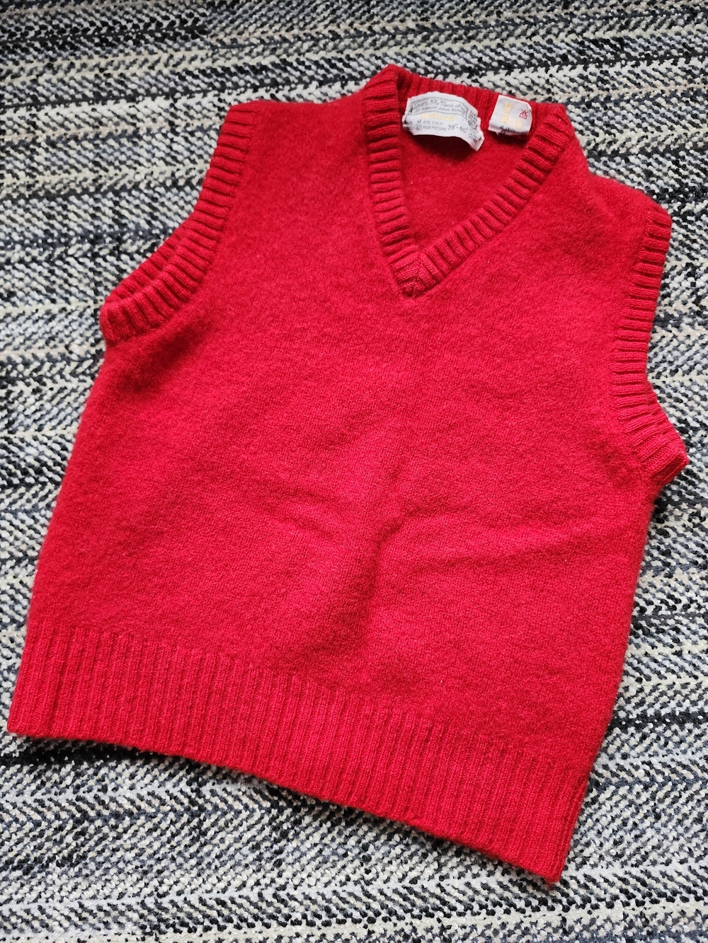 Vintage Sears The Men's Store Red Pure Virgin Shetland Wool Knit Vest  Size M